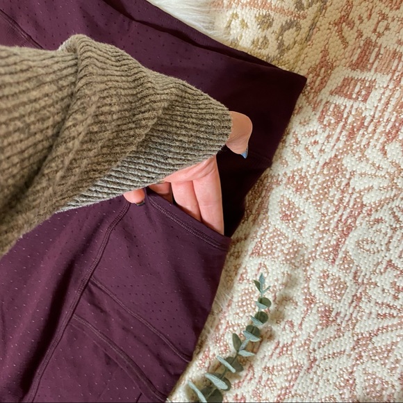 Lululemon Maroon Om & Roam Untight Tight Yoga Travel Athliesure Size 4 - Picture 9 of 14